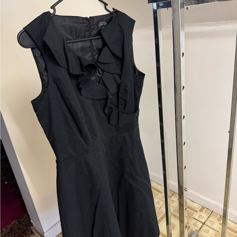 Jessica Howard Size 10 V-neck ruffle dress Black Never Worn